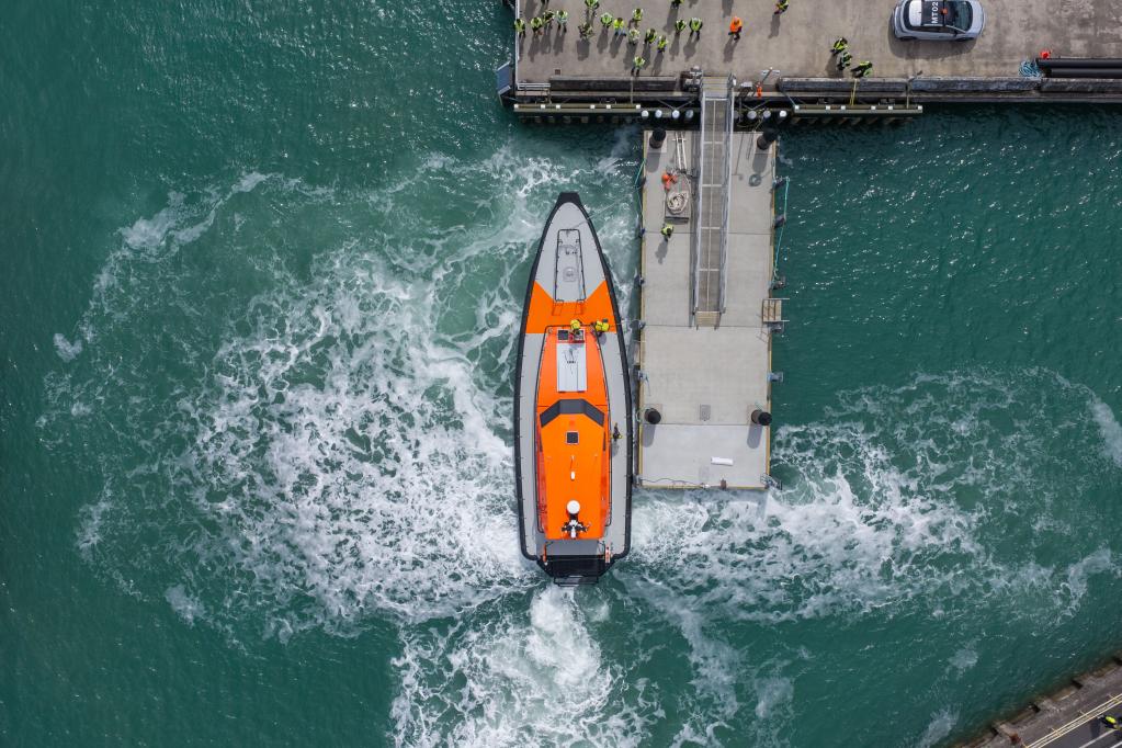 Te Ihu alongside for first time