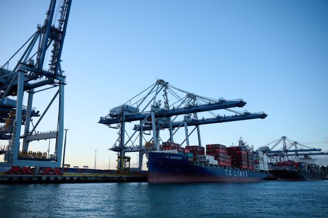 Container cranes uploading a ship at Port of Auckland